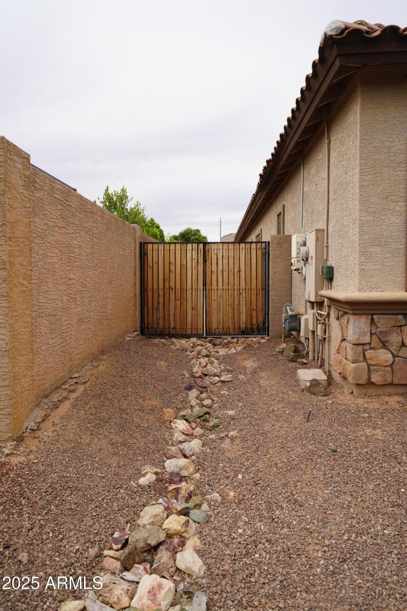 SideGate