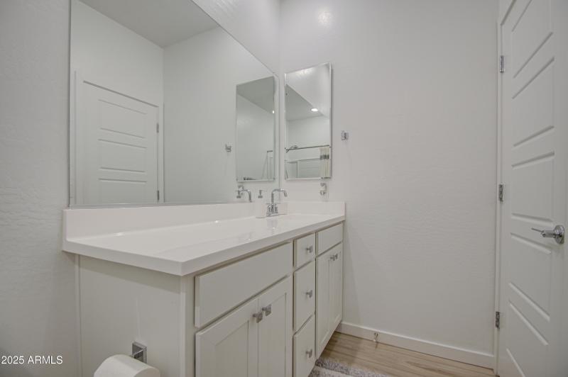 Bathroom 2-pic 2