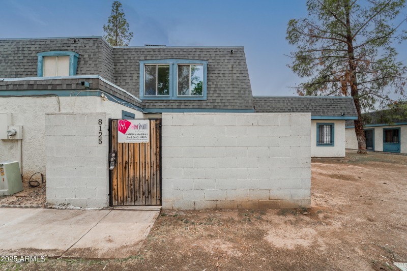 8125 N 32nd Dr-02