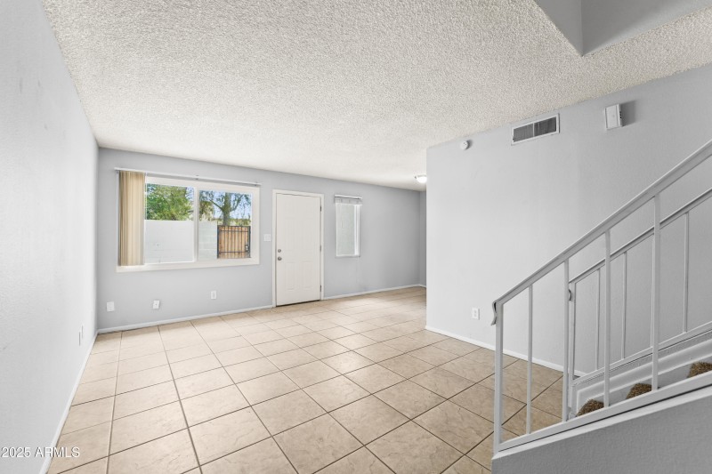 8125 N 32nd Dr-11