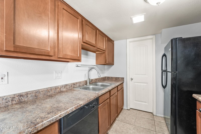 8125 N 32nd Dr-13