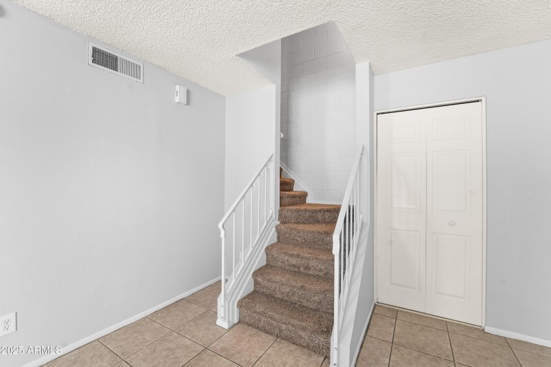 8125 N 32nd Dr-15
