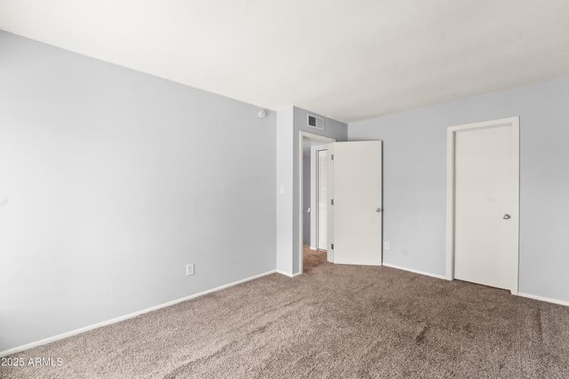 8125 N 32nd Dr-21