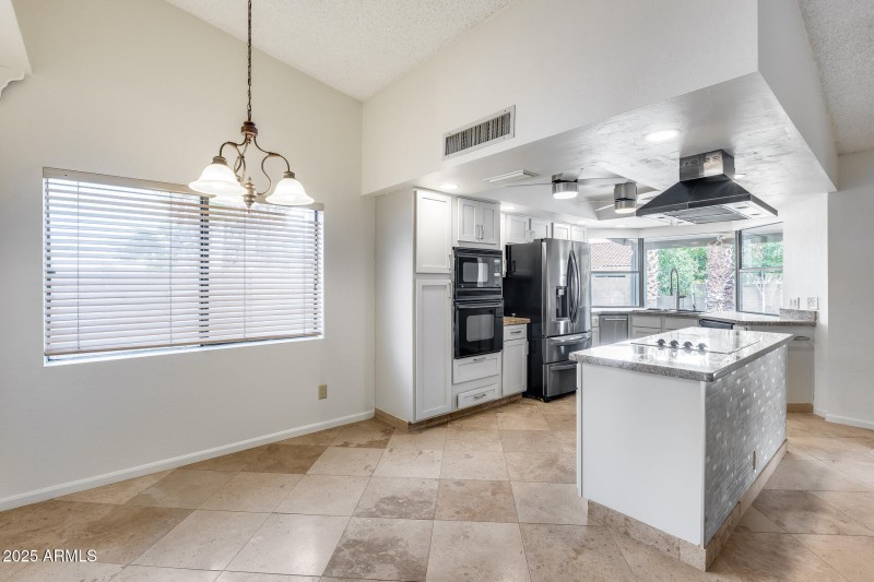 Eat-in Kitchen