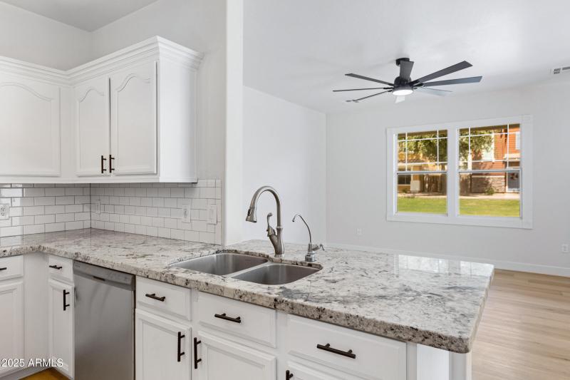 1563 S Longspur Ln-13