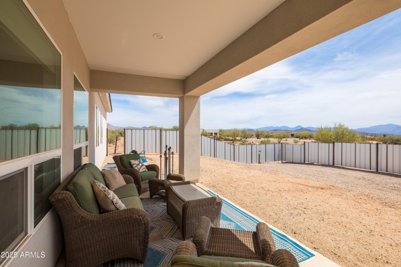 Covered Patio & fully fenced yard