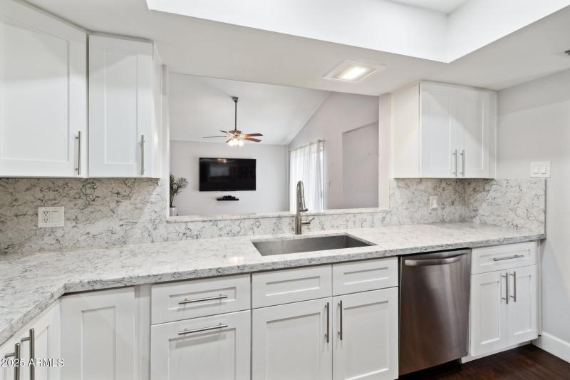 12-web-or-mls-5601-n-79th-st-1