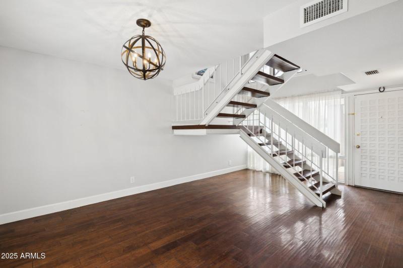 5-web-or-mls-5601-n-79th-st-1