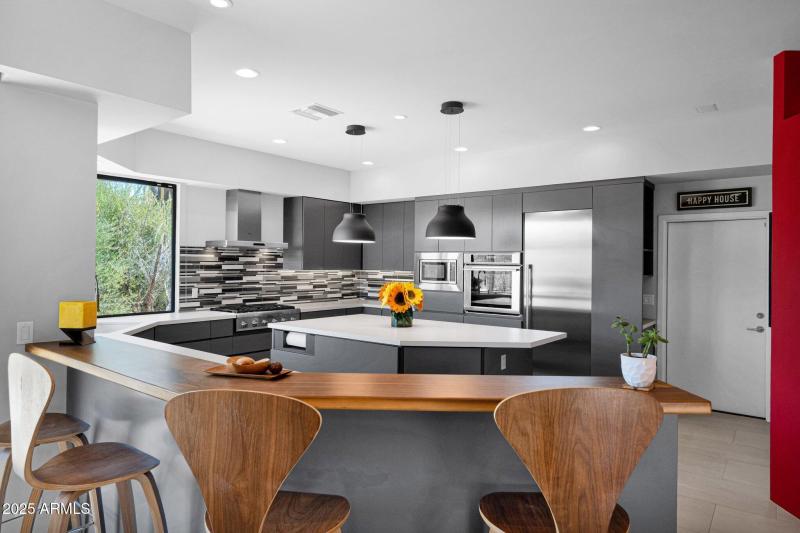 Breakfast Bar to Kitchen