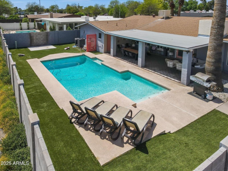 2923 N 81st Place