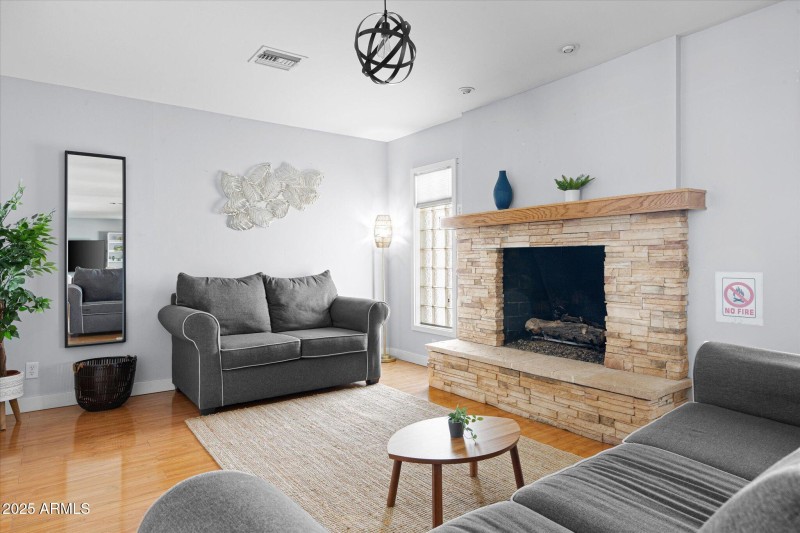 2923 N 81st Place