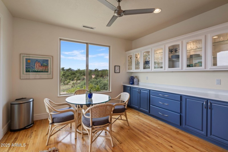 022_Breakfast Nook