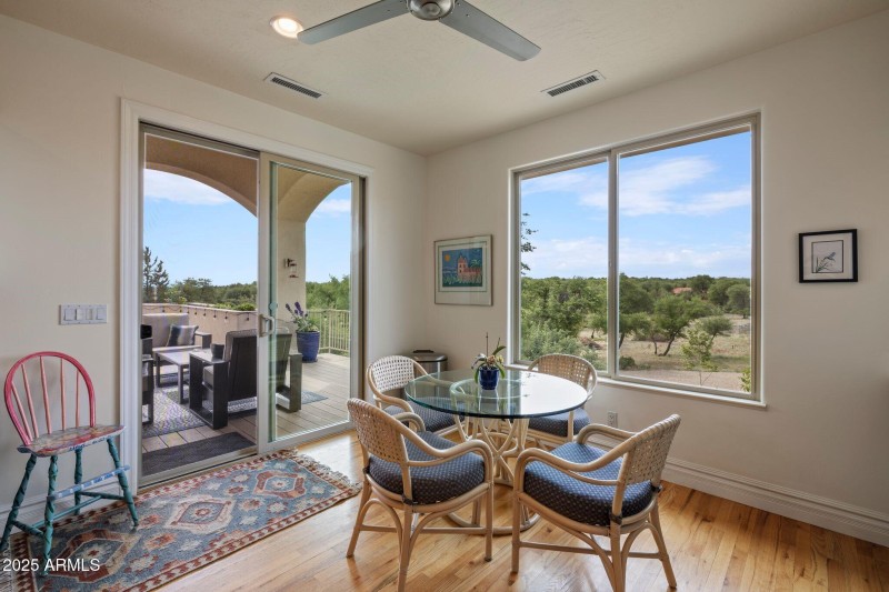 024_Breakfast Nook