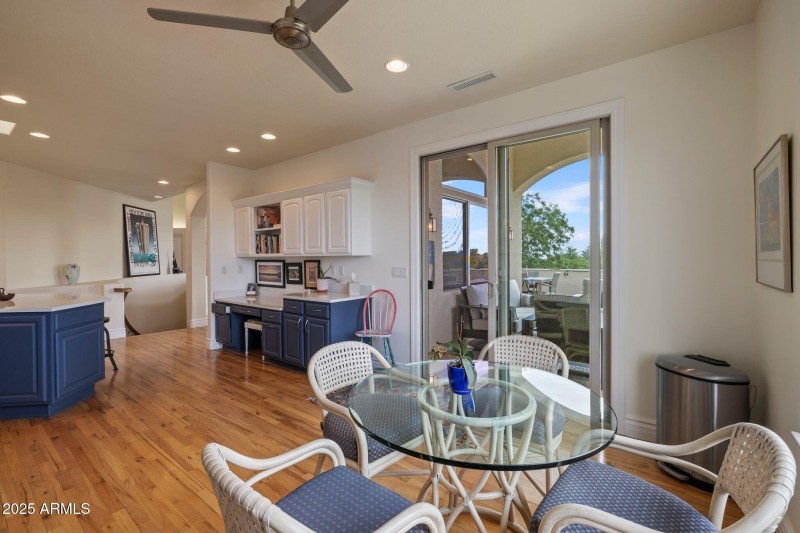 025_Breakfast Nook