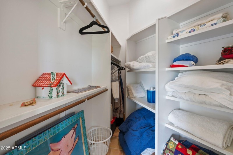 056_265Closet