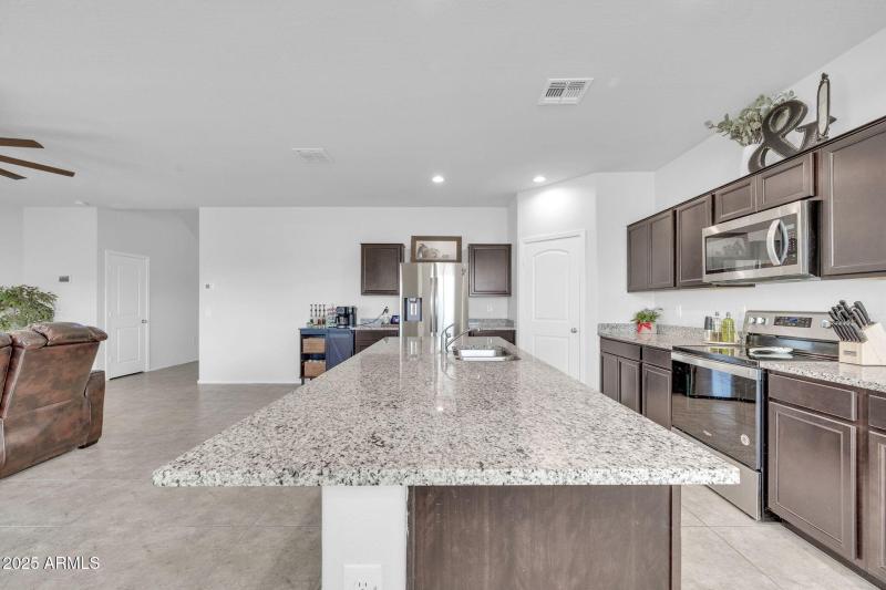 36085 W Prado St-15