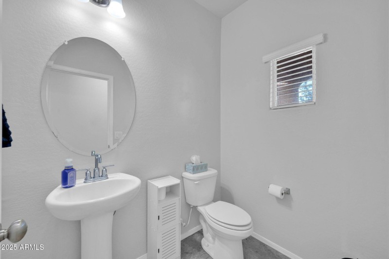 36085 W Prado St-39