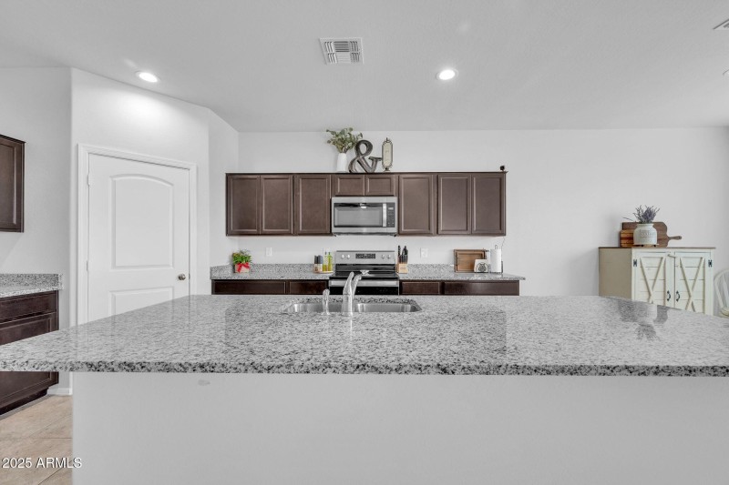 36085 W Prado St-14