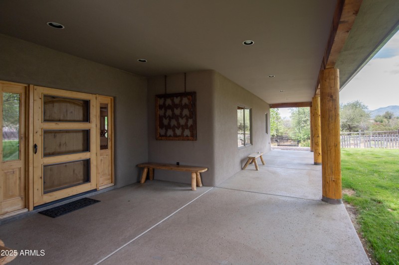 01 Front Porch a