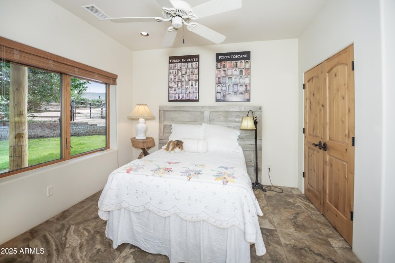 09 Guest Bed a