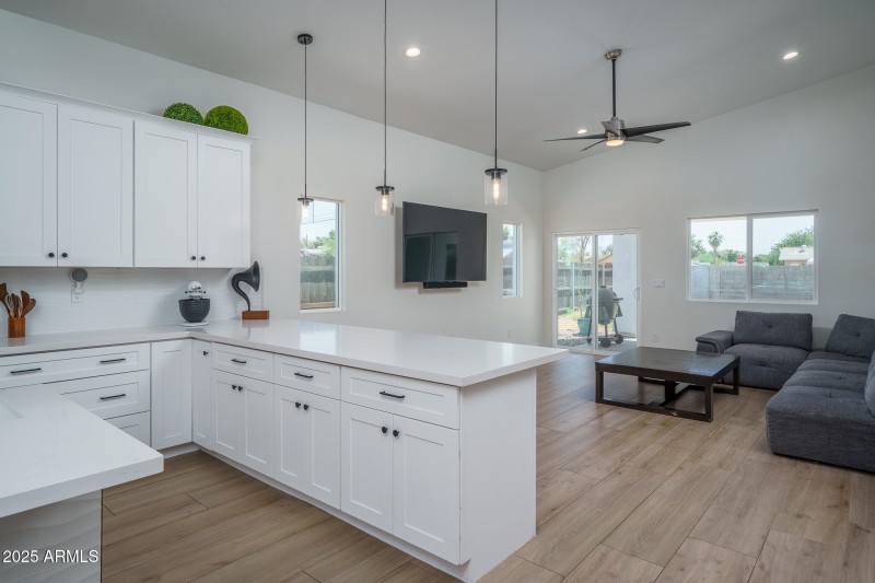 7) KITCHEN
