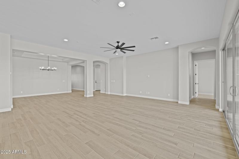 6)GREAT ROOM