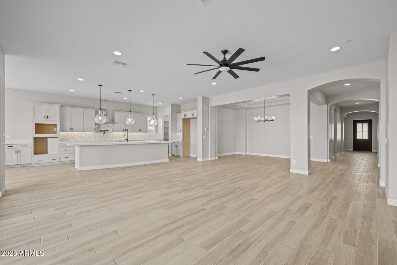 7)GREAT ROOM