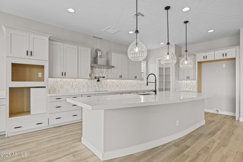 9)KITCHEN