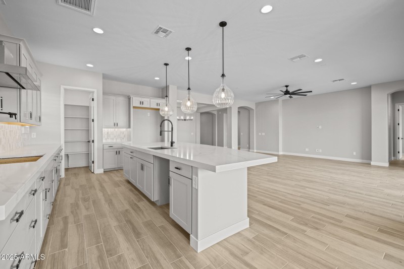 11)KITCHEN