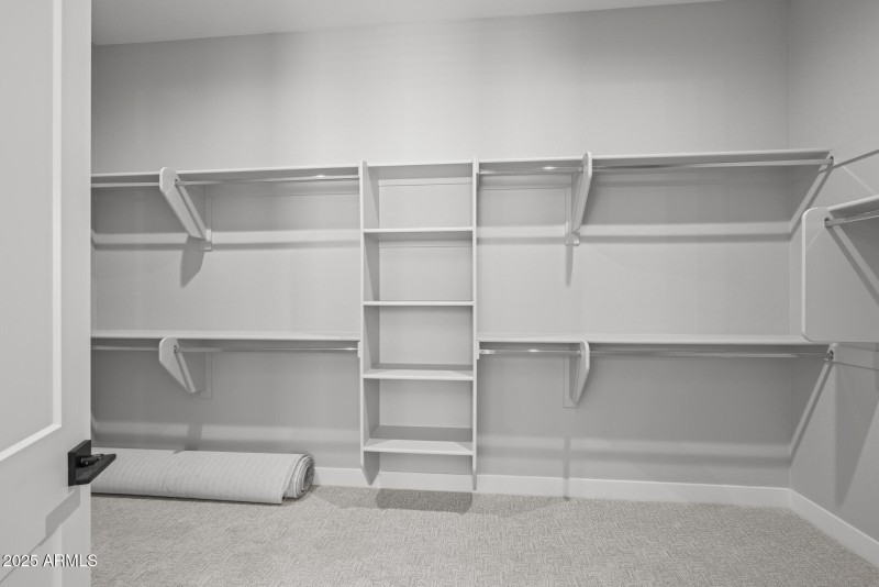26)MASTER CLOSET