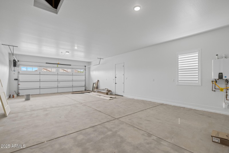 27)GARAGE