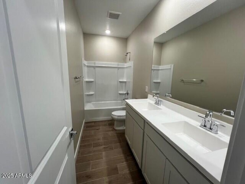 BR45 lot 202 Hall Bath