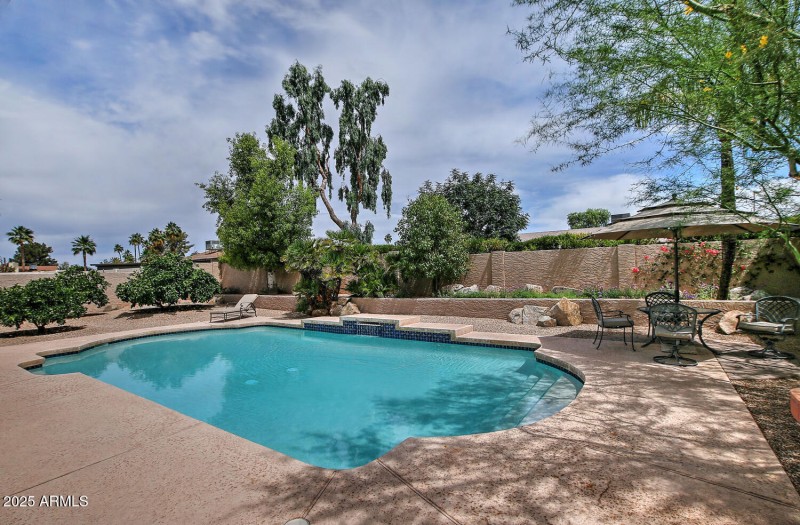 9476 E Laurel Ln Scottsdale AZ-large-016