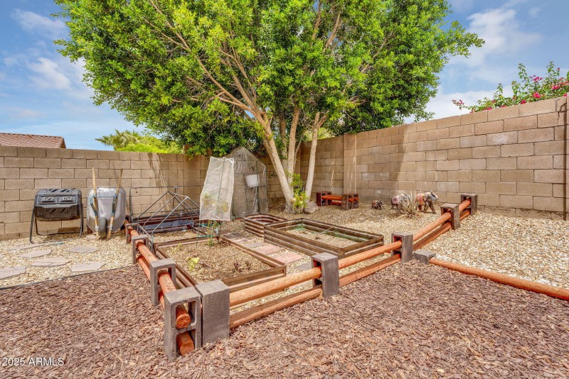 40-web-or-mls-10226 W Country Club Trail
