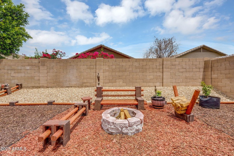 39-web-or-mls-10226 W Country Club Trail