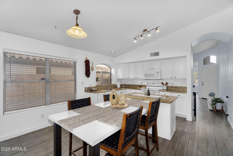18-web-or-mls-10226 W Country Club Trail