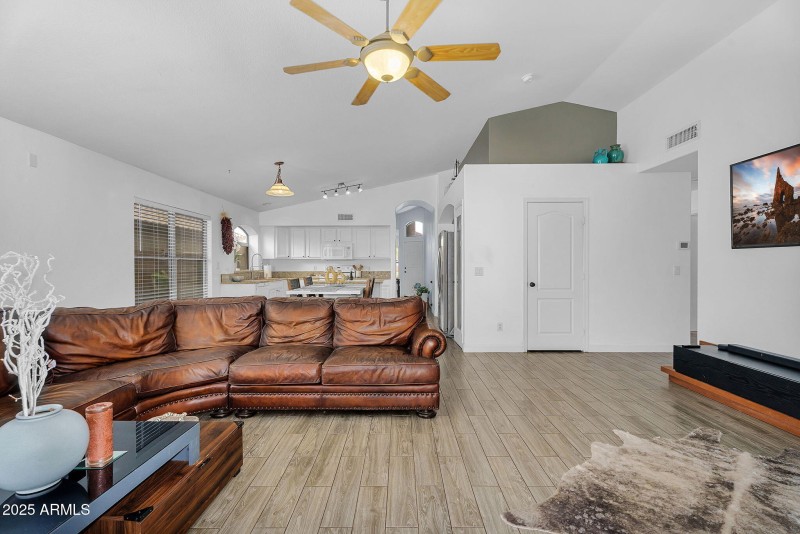 8-web-or-mls-10226 W Country Club Trail-