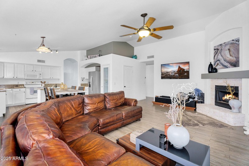 4-web-or-mls-10226 W Country Club Trail-