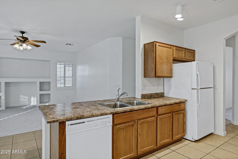 3640 E Torrey Pines Ln-24