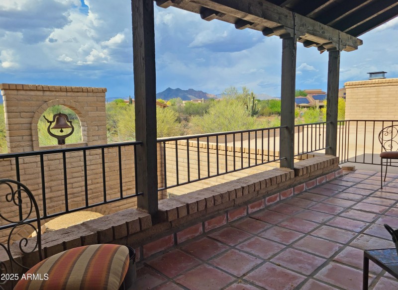 Upper balcony terrace - north