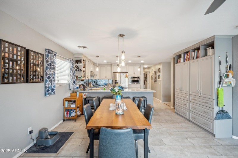 17-Dining Area