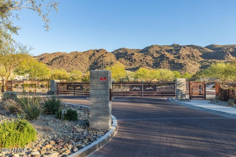 Avance - Gated Community...