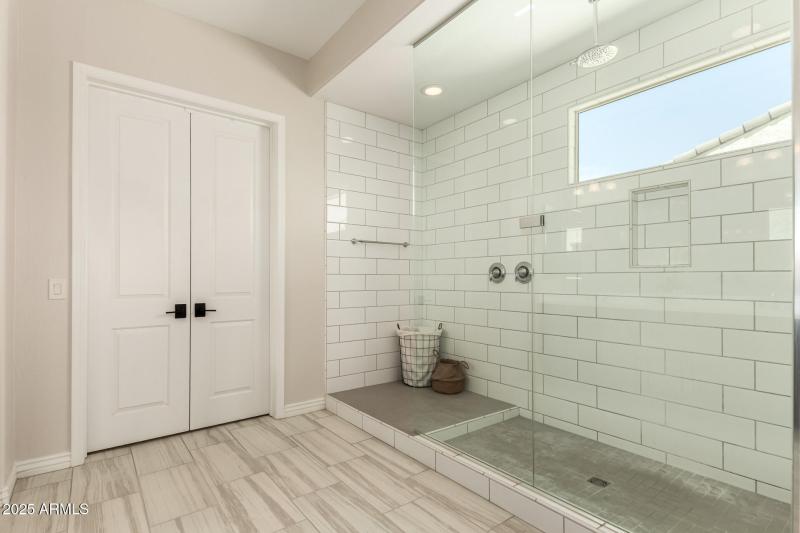 Super Shower - Primary