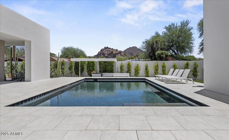 Unobstructed Mountain View!