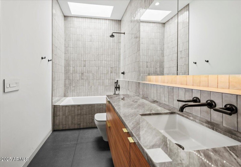 Ensuite Bath 3
