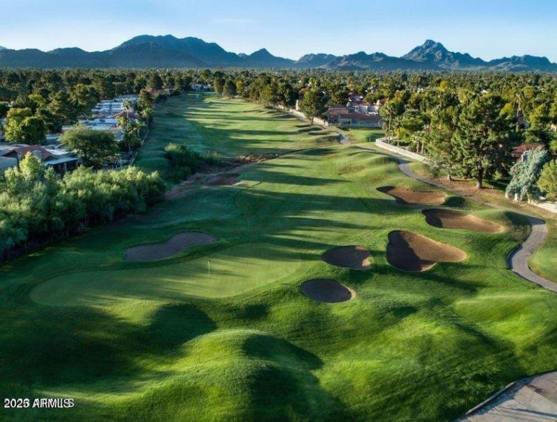 Many Renown golf courses nearby