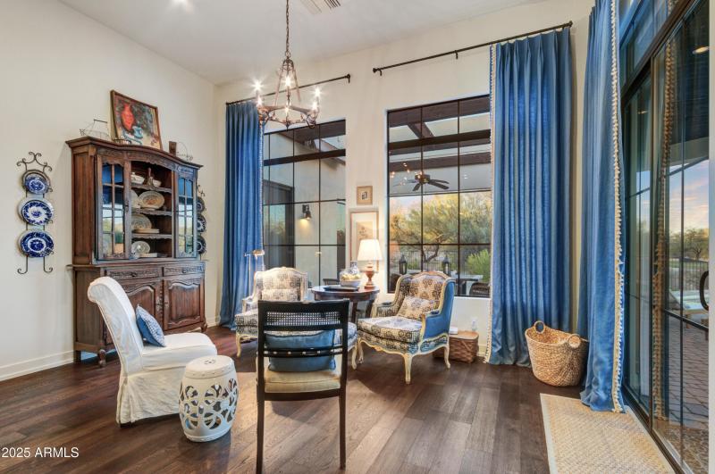 015_Casual Sitting Area