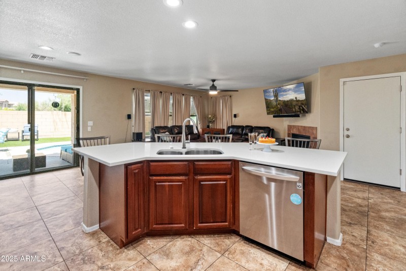 18542 W Valerie Dr-10