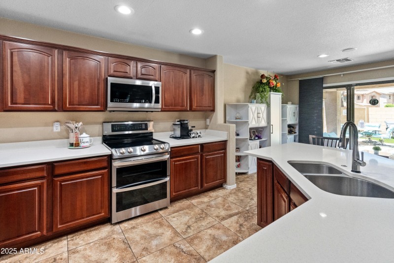 18542 W Valerie Dr-13