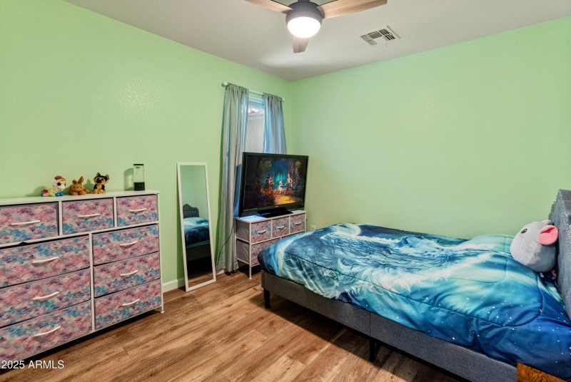 18542 W Valerie Dr-19
